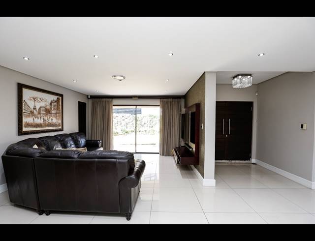 4 BEDROOM TOWNHOUSE FOR SALE IN IZINGA
